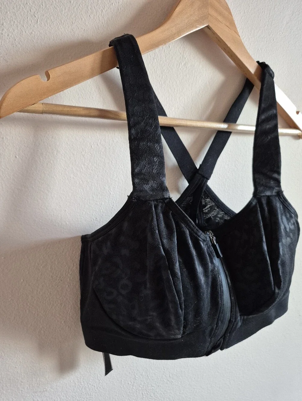 Victoria's Secret Incredible Knock Out Ultra Max 34DDD - Picture 2 of 8